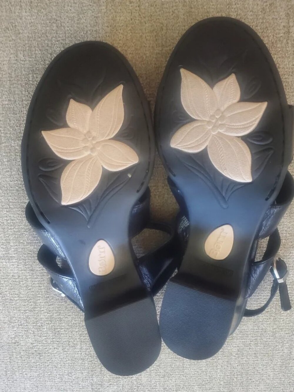 Strappy, leather sandals - Picture 3 of 3